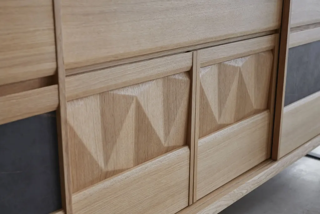 Vente d'une salle à manger complète en bois rehaussée de céramique dekton, DELTA