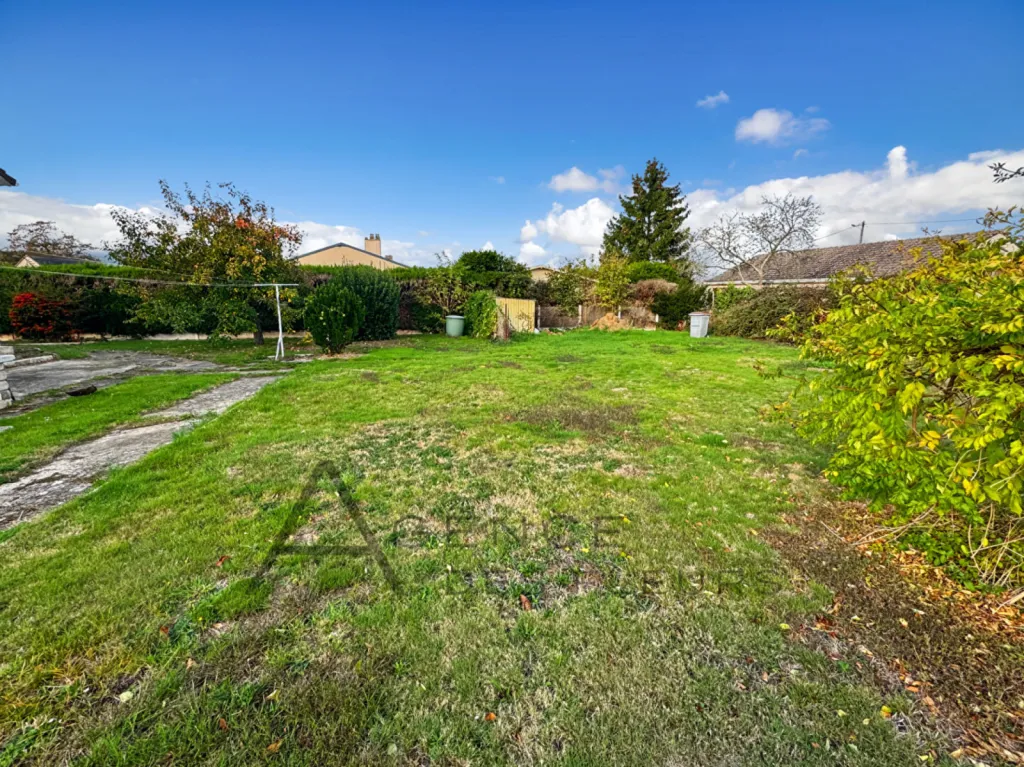 A acheter, pavillon de 1973 sur sous-sol de 104 m² sur un terrain de 910 m² situé à Saint-Pierre-les-Elbeuf 76320