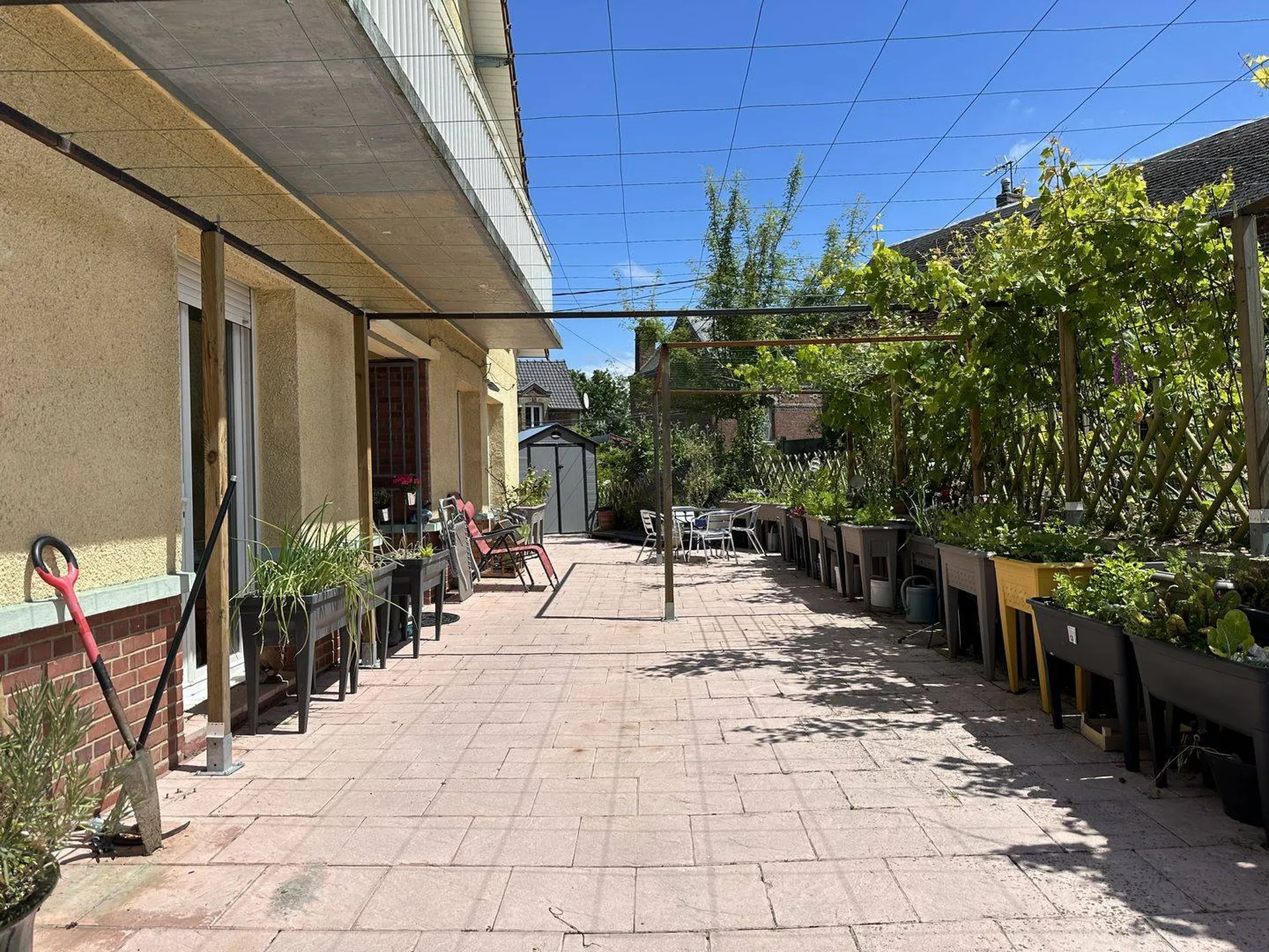 À vendre Maison équipée d'un système de chauffage à pompe à chaleur, alliant confort moderne et éléments d'époque.