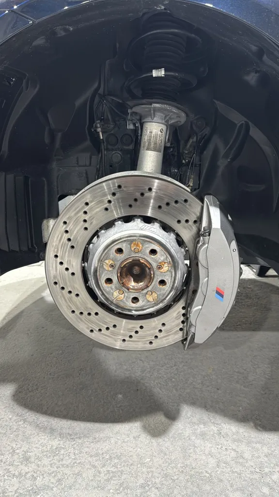 Préparation esthétique et performance sur BMW M3 Competition dans notre atelier à Carnoux proche de Aubagne