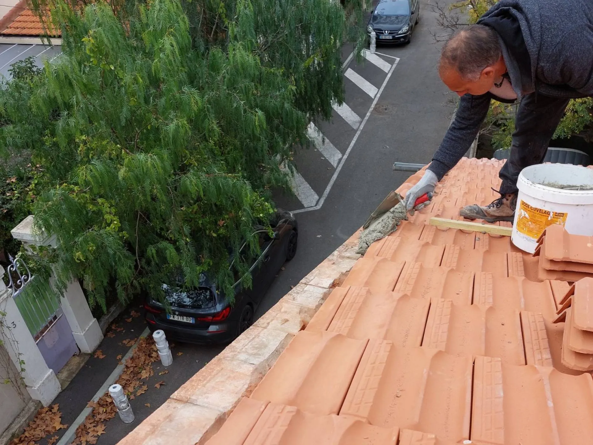 Entretien et rénovation d'un toit de maison pour économie d'énergie dans le Var et la région PACA