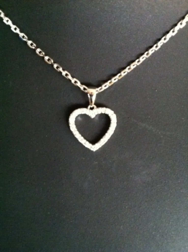 Pendentifs femme et mixte :  or jaune, rose ou gris 18 carats avec diamants.