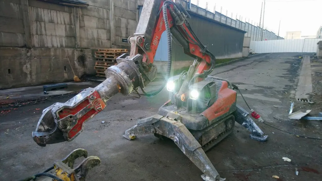 Location cisaille à fer pour robot de démolition Brokk de 1Tonne