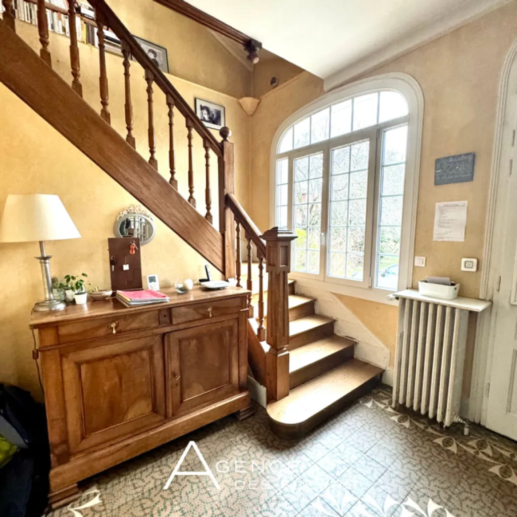 A vendre magnifique demeure anglo-normande de 197 m² habitables édifiée sur un terrain de 2350 m² sur la commune de ST PIERRE LES ELBEUF