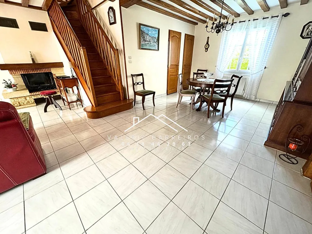 A vendre pavillon de 116 m² habitables édifiée sur 650 m² de terrain sur la commune de LA SAUSSAYE