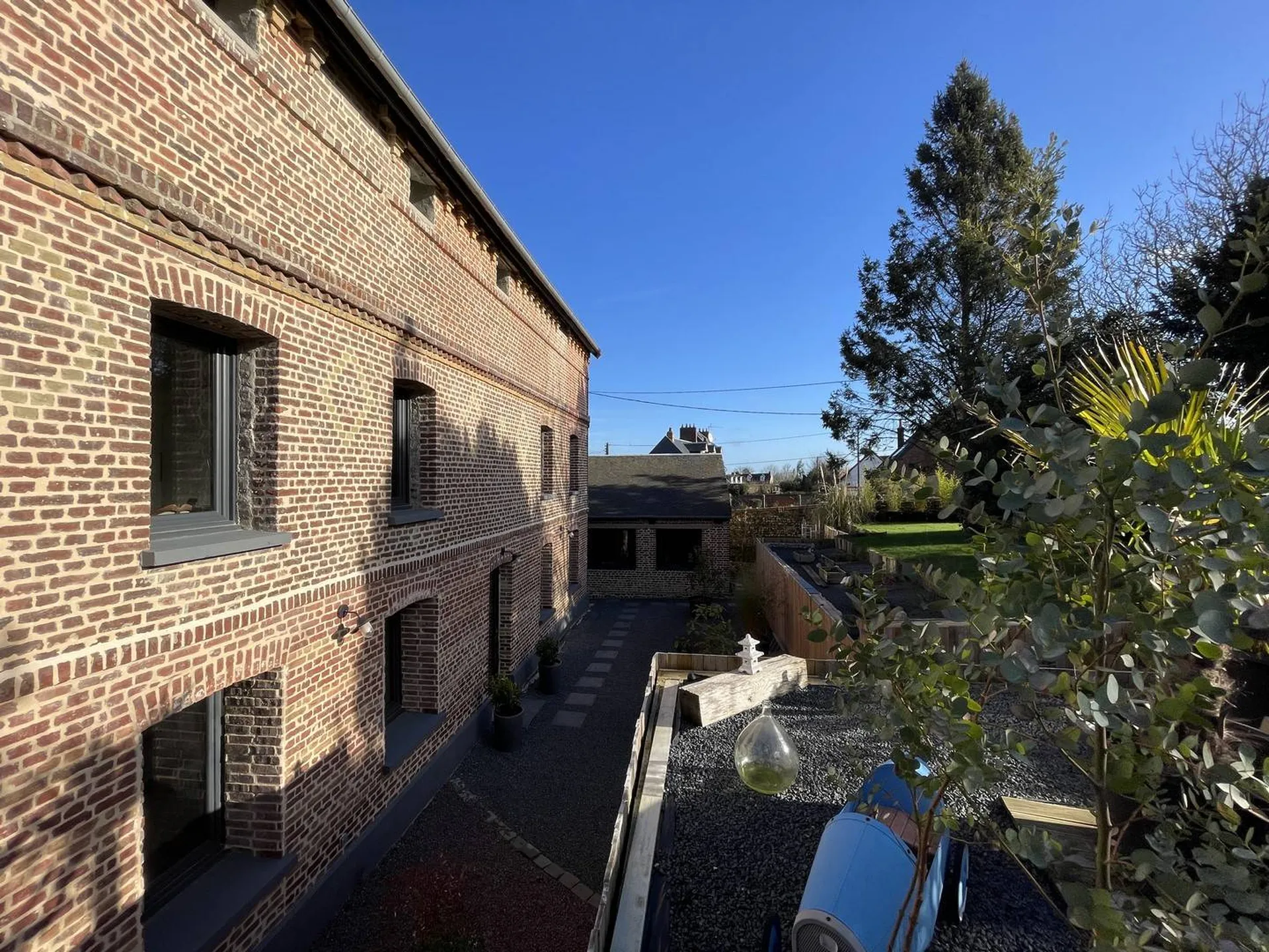 Maison de Maître du XIXe siècle, de 148,49 m² et son garage, bâtie sur un jardin de 639 m² à proximité du cœur de ville de Dieppe, 76.