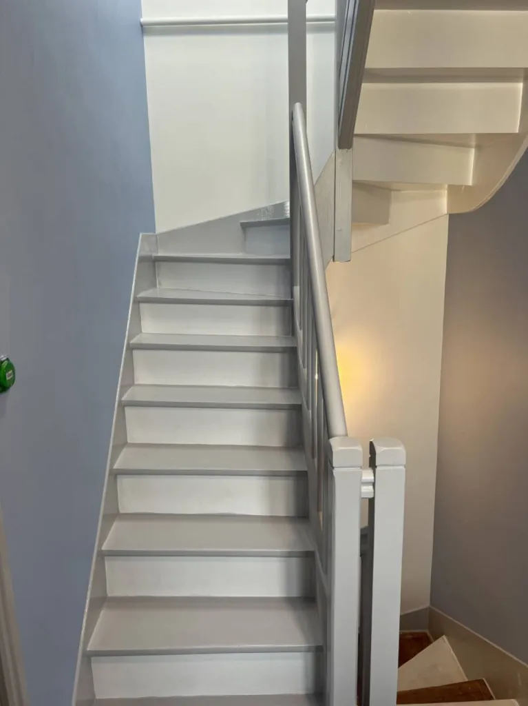 Trouver un peintre pour repeindre un escalier en bois sur Le Havre