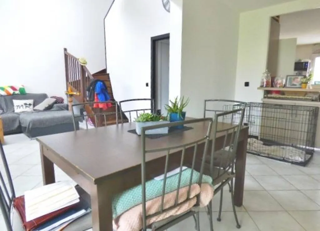 Vends maison à étage proche écoles proche oissel 76