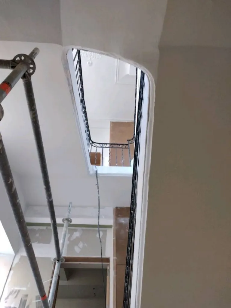 Rénovation intérieur d'une cage d'escalier d'un bâtiment historique sur Nîmes