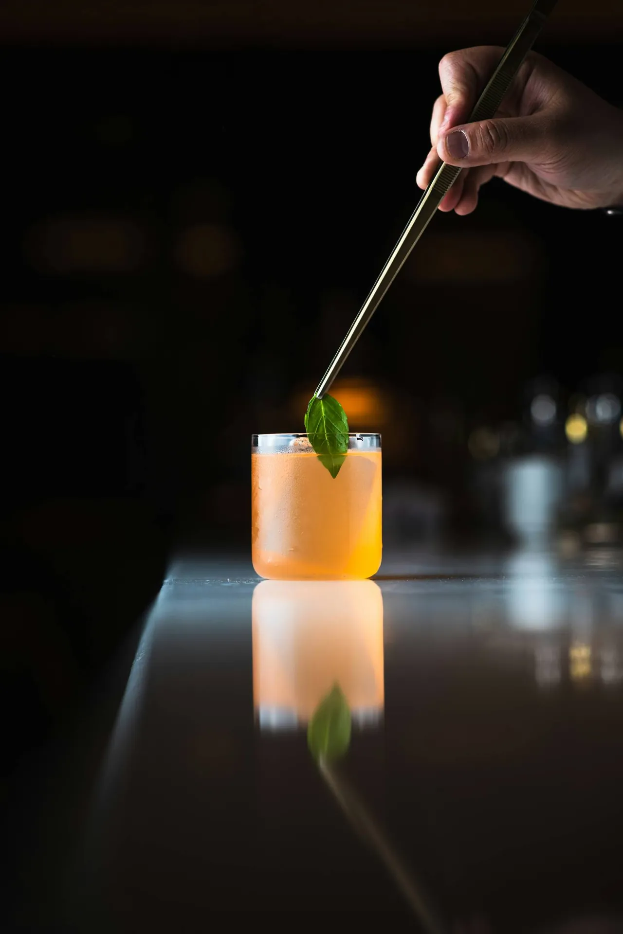 Création de cocktails maison avec notre mixologue à Lyon