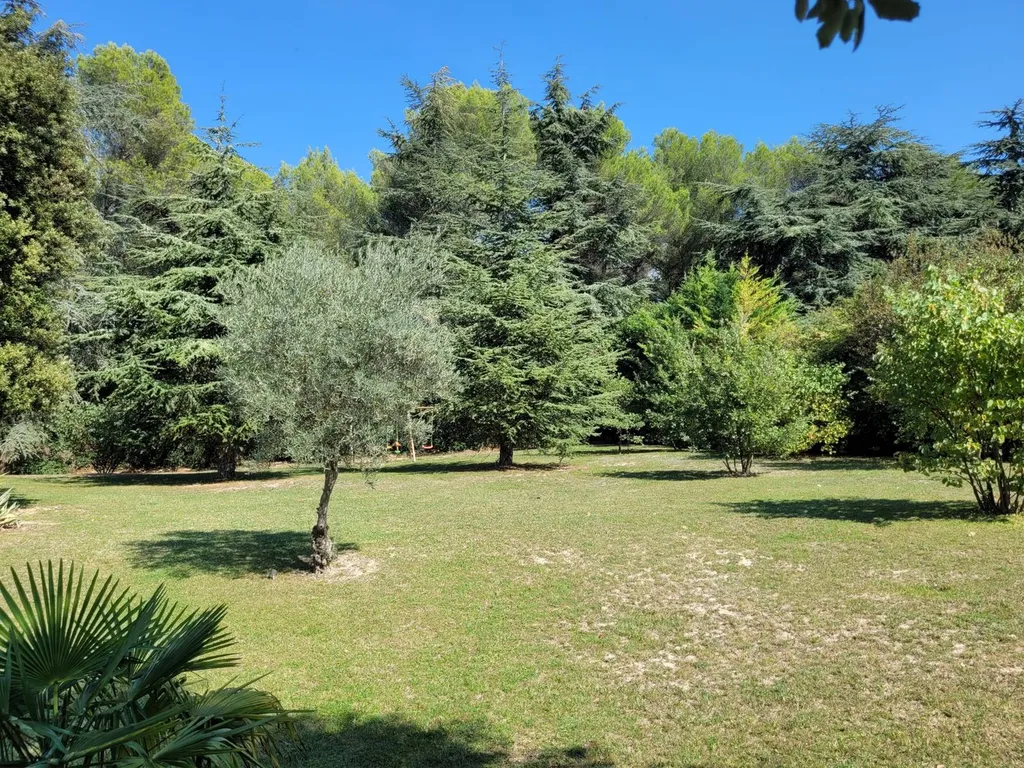 Notre zone d'activité pour ce serviceBureau d'étude pour construction de locaux professionnels à Aix-en-Provence (13100) dans les Bouches-du-Rhône : expertise technique pour bâtiments industriels et tertiaires haut de gamme