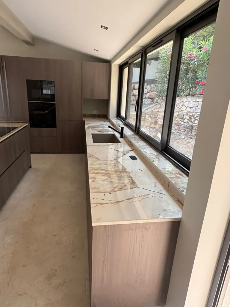 Fabrication et pose d'une cuisine en Dekton Khalo près de Chambéry