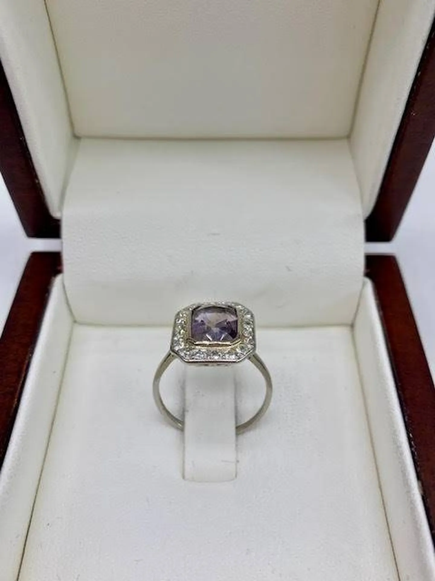 Prestige Intemporel: Bague Améthyste Rutilée en Platine chez Or Ligne sur le Bassin d'Arcachon
