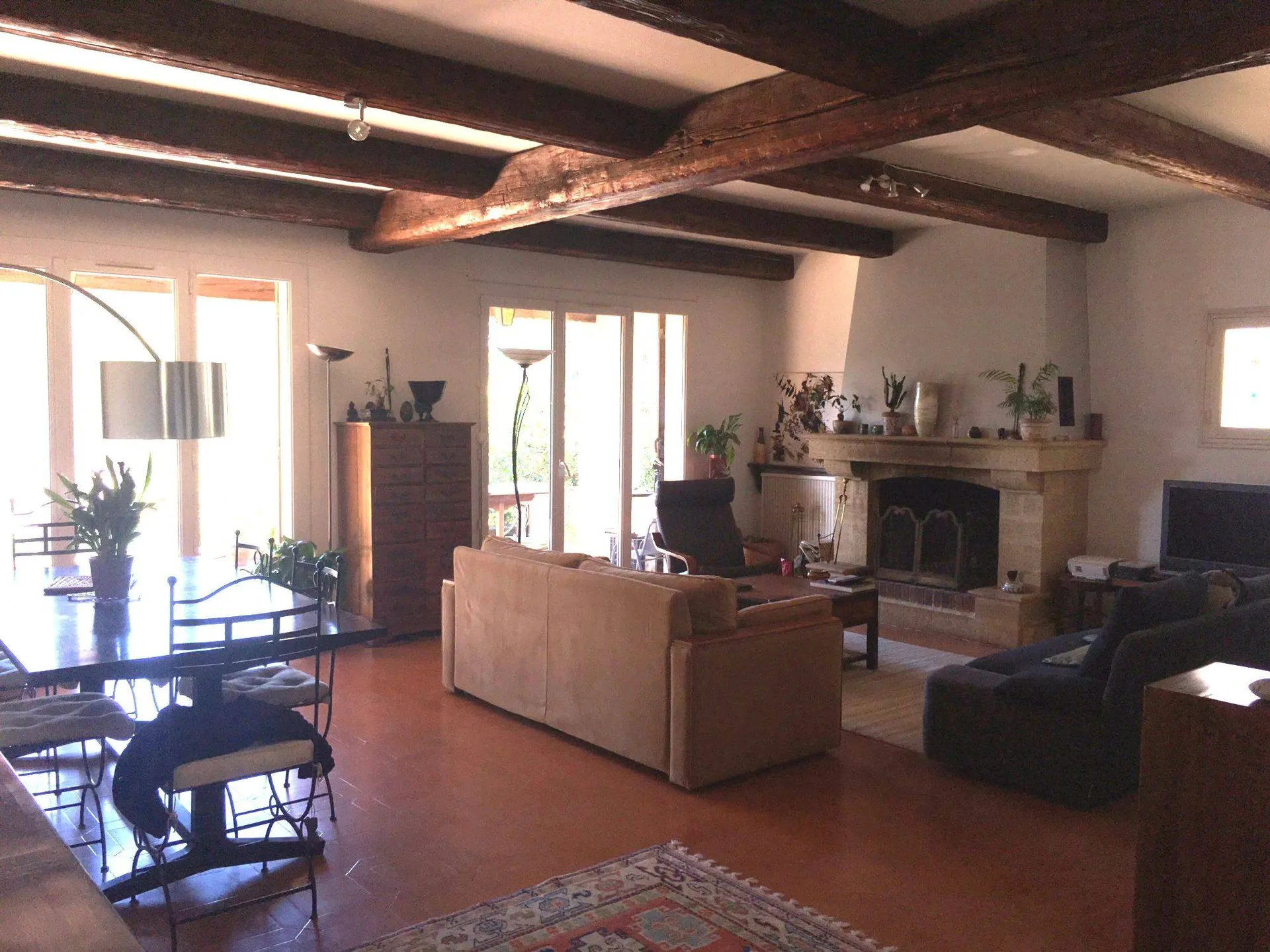 Vente villa 6 Cassis à un kilomètre du centre sur terrain arboré avec garage