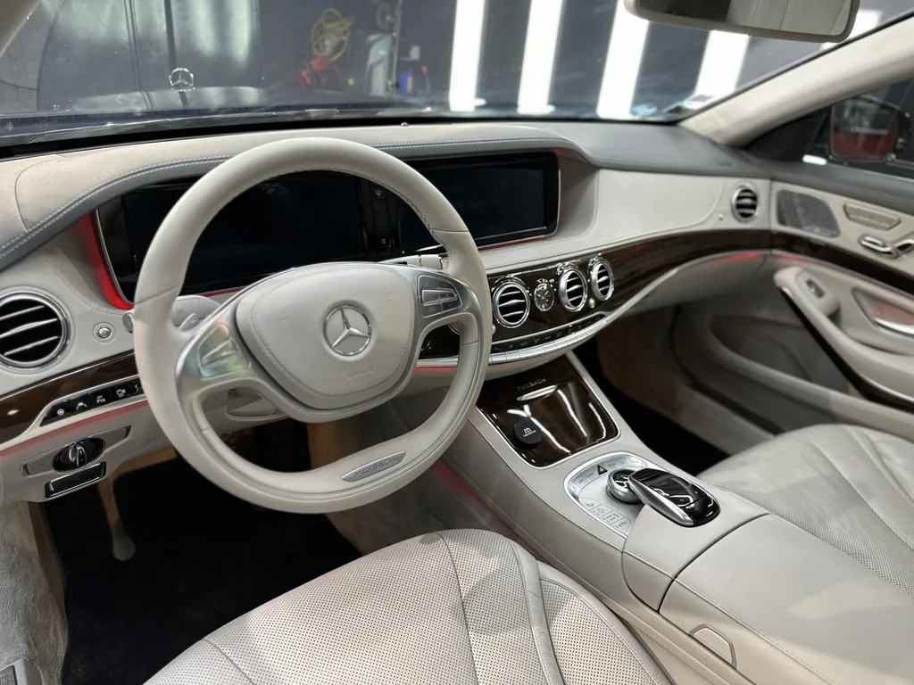 polissage carrosserie DETAILING traitement céramique lyon Mercedes Maybach