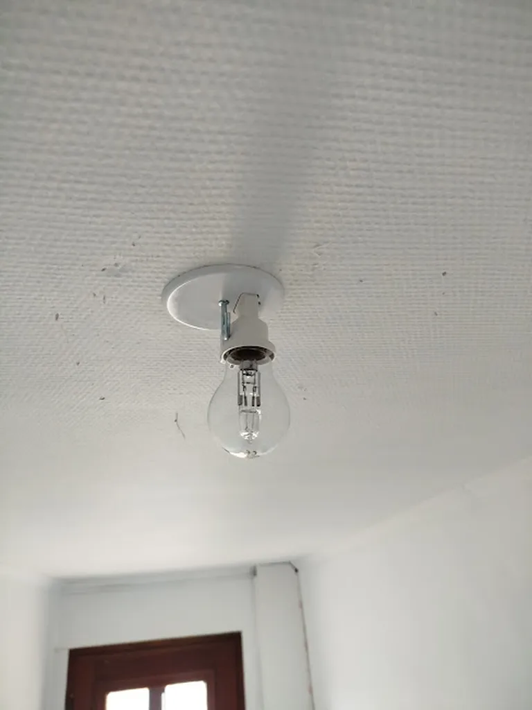 Travaux électriques complets avec déplacement de tableau, création de prises et mise à la terre réalisés à Mauguio