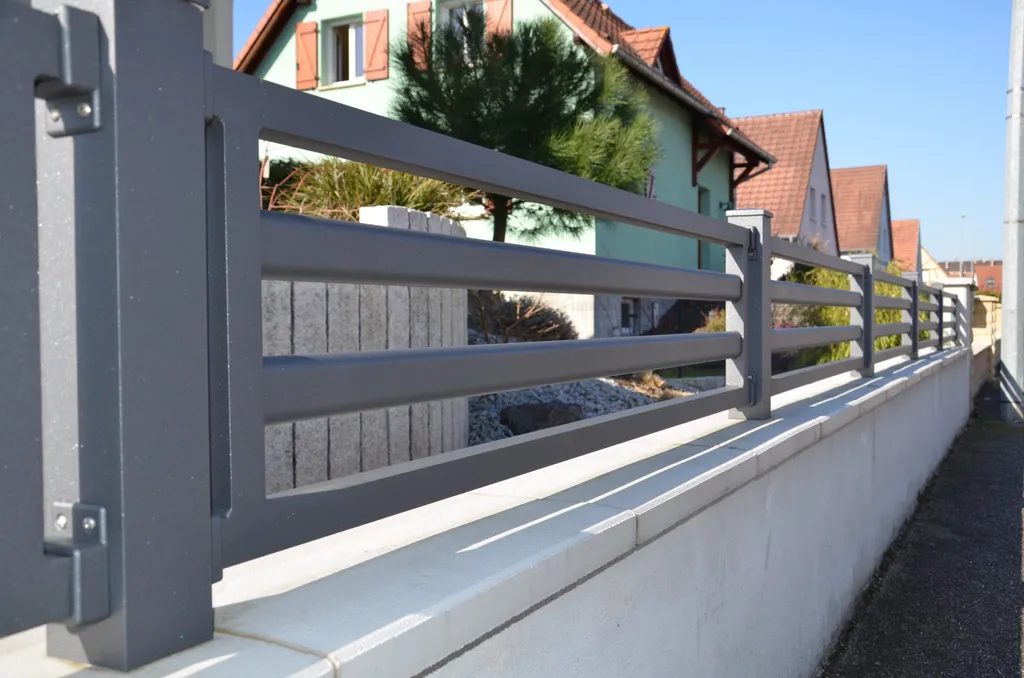 Sécurisez votre maison avec une clôture alu pleine ou ajourée de fabrication française à Belfort