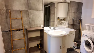 Les Issambres, rez-de-jardin lumineux: T2 de 46 m² avec terrasse 15 m², parking, proche plages, à 256 000 €
