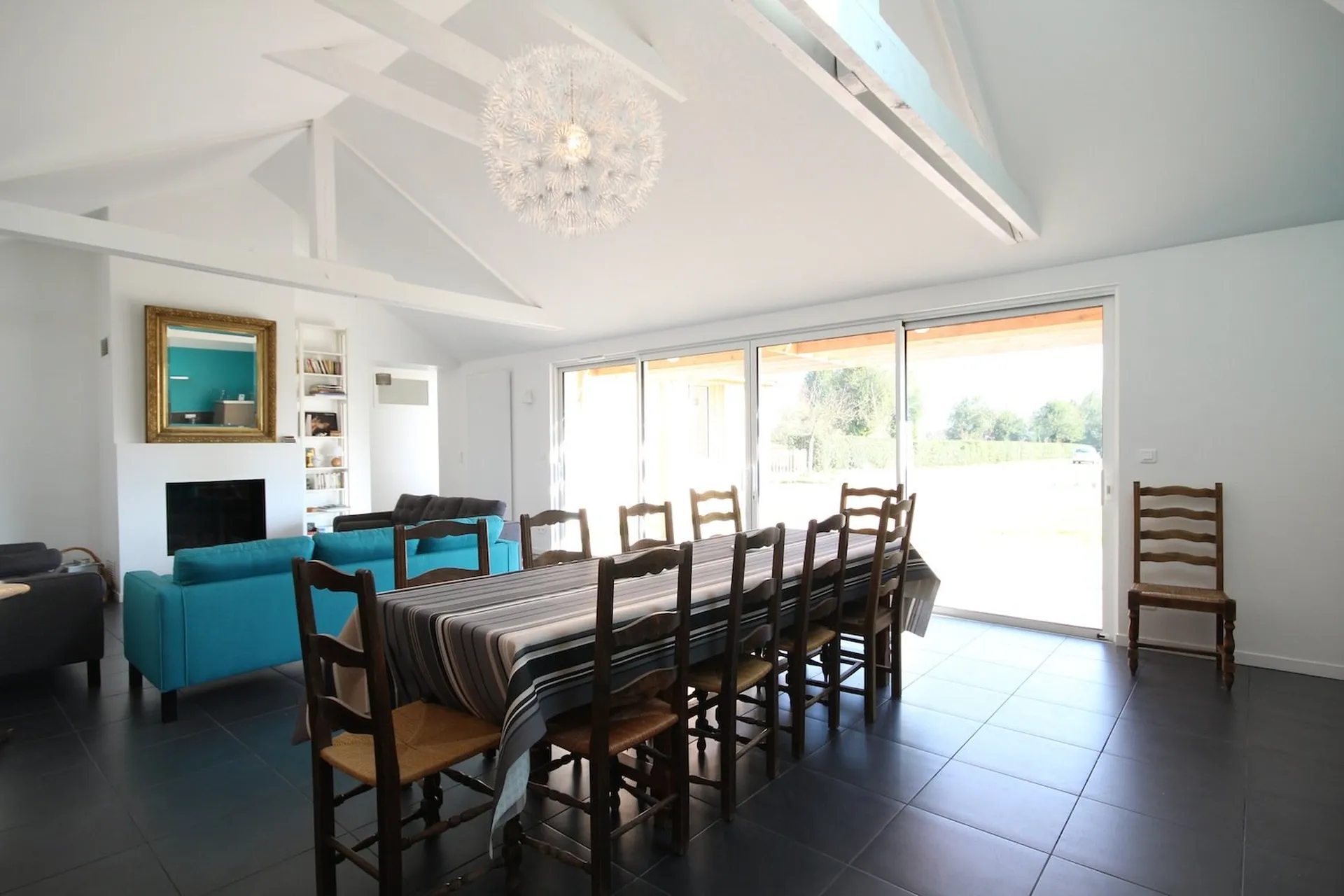 Centre équestre au coeur de la Normandie avec 20 boxes et une habitation de 150m² sur environ 6 hectares de terrain, 76.