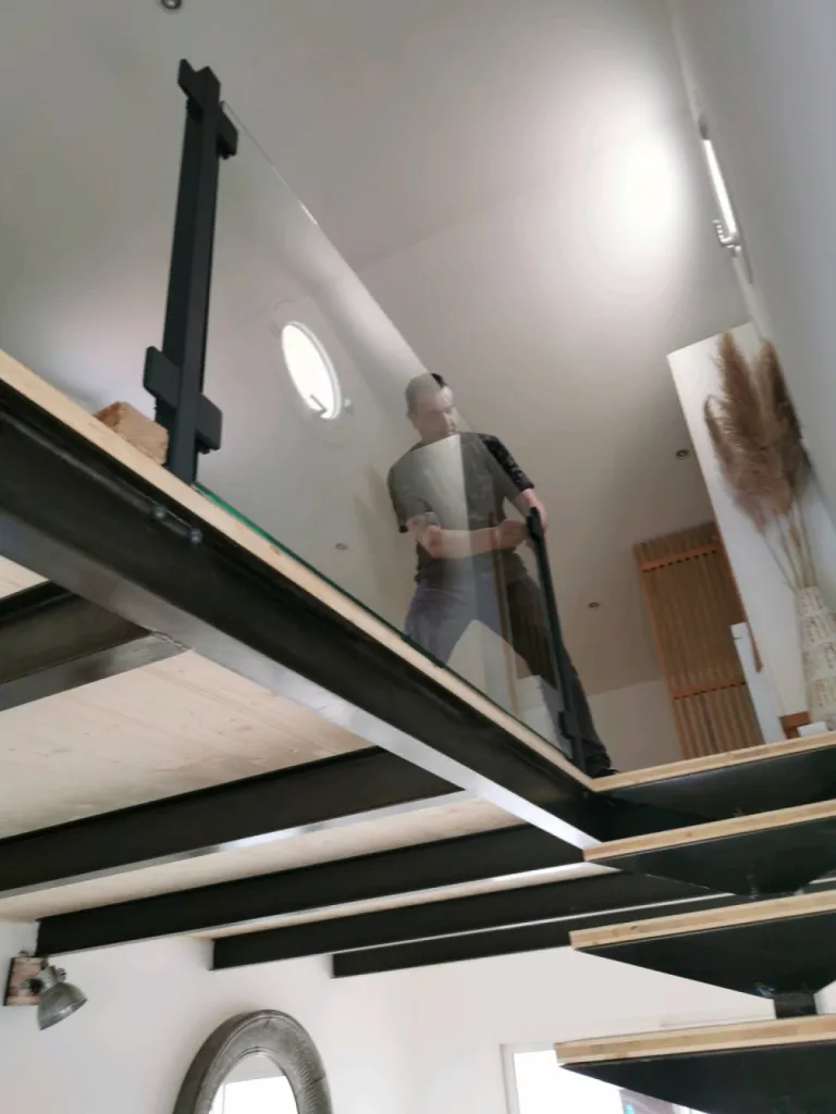 Fabrication et pose de Garde-corps sur mesure en verre à Mimet