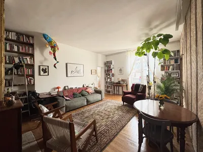 A vendre un appartement comme une maison, à quelques pas du RER A de Saint Germain en Laye, le calme absolu avec parking et jardin arboré de la copropriété.