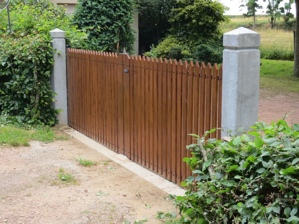 Installation de Portail en bois exotique, Portillon coordonné et Clôtures de jardin au Havre et sa région ou agglomération en Seine-Maritime 76