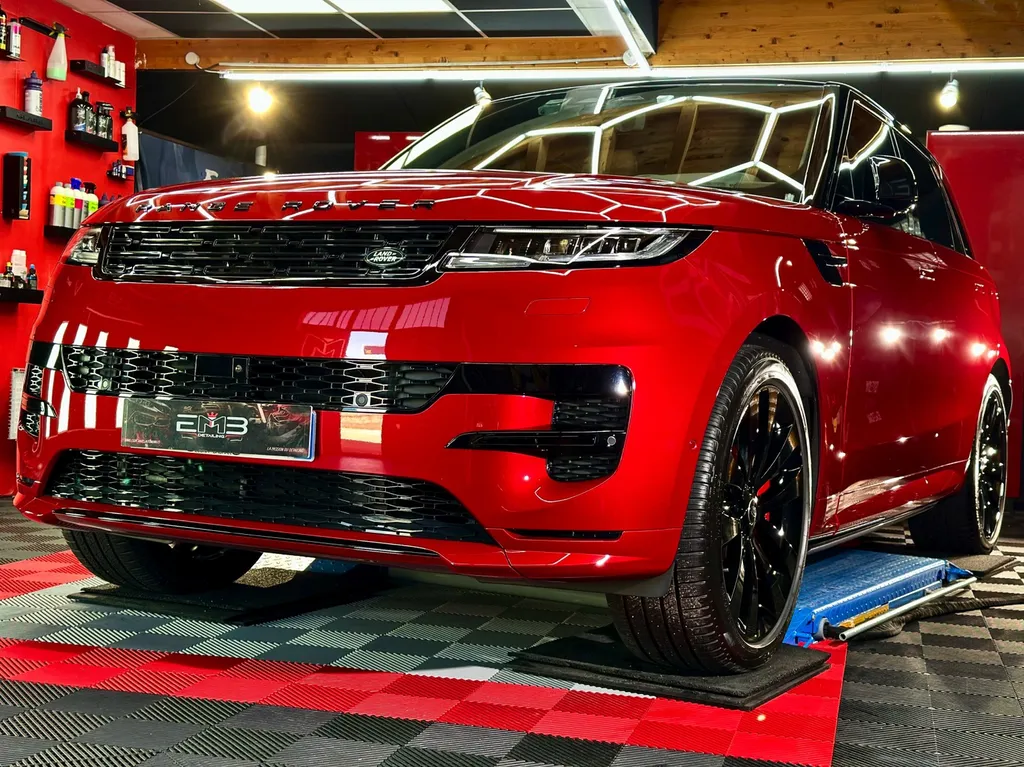 Polissage rénovation carrosserie spécialiste du traitement céramique sur lyon Range Rover sport 