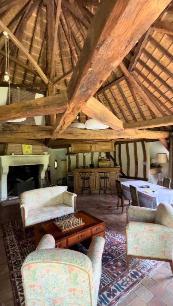 A saisir belle propriété  édifiée sur une parcelle de 5000 m² sur la commune de LA MAILLERAYE SUR SEINE