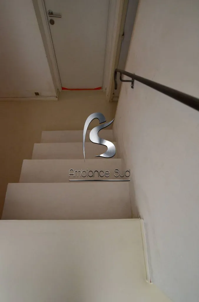 Béton ciré pour escalier carrelé à Saint Cyr sur Mer Var 83