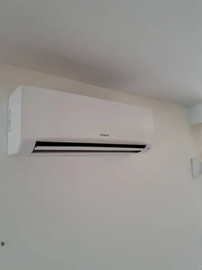 Pose de climatisation Hiatchi AirHome 400 à Cassis dès 1 900€
