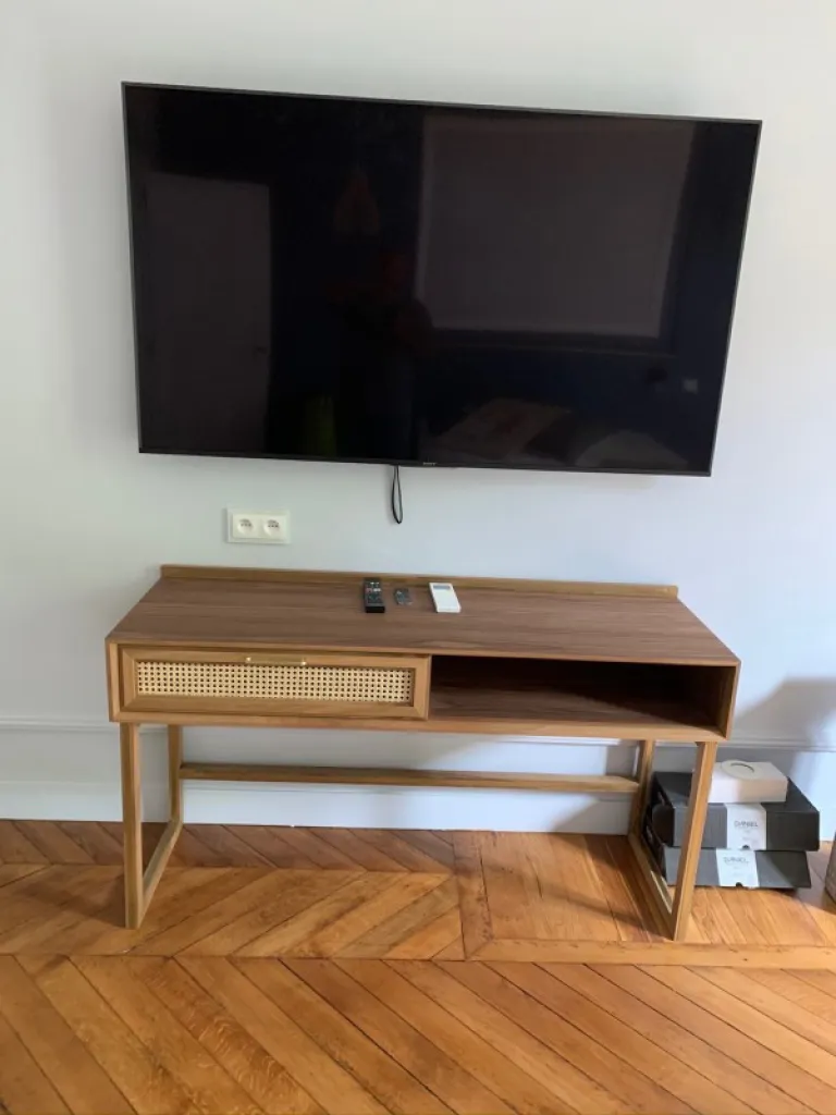 bureau sur mesure en noyer et cannage a bordeaux