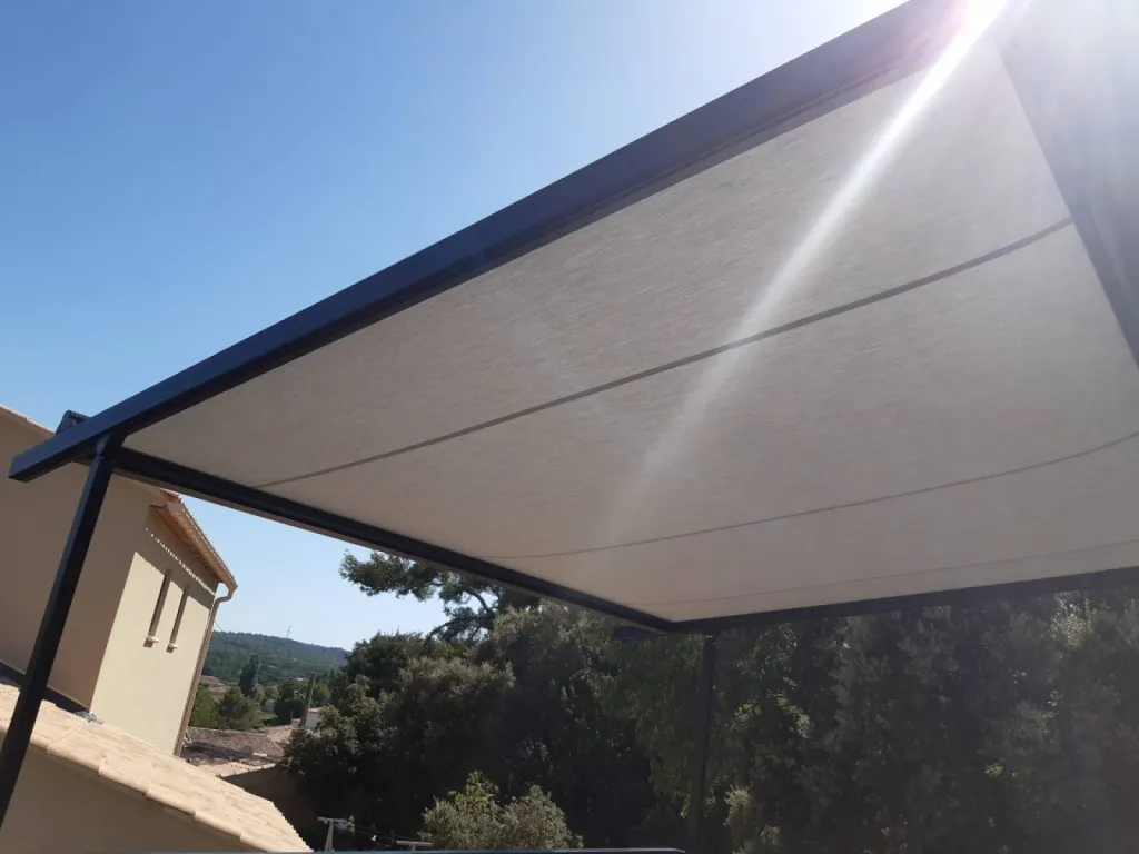 pose d'une pergola à toile enroulable sur mesure aix en provence