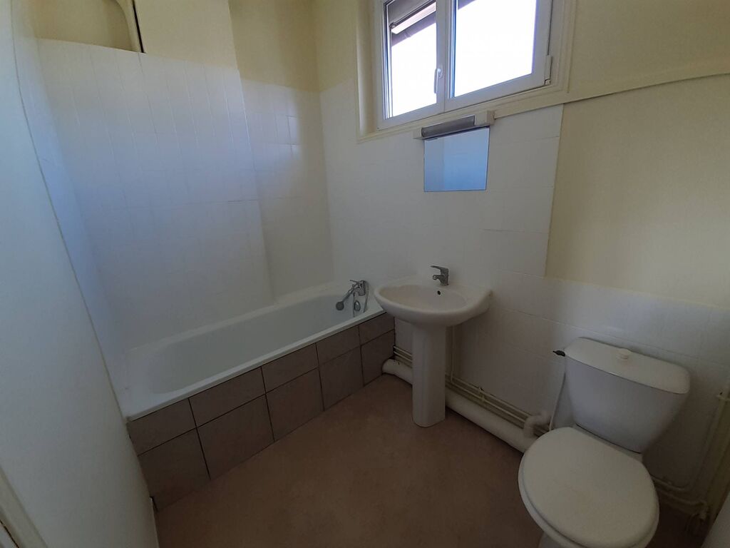 A vendre, maison de ville avec salle de bain