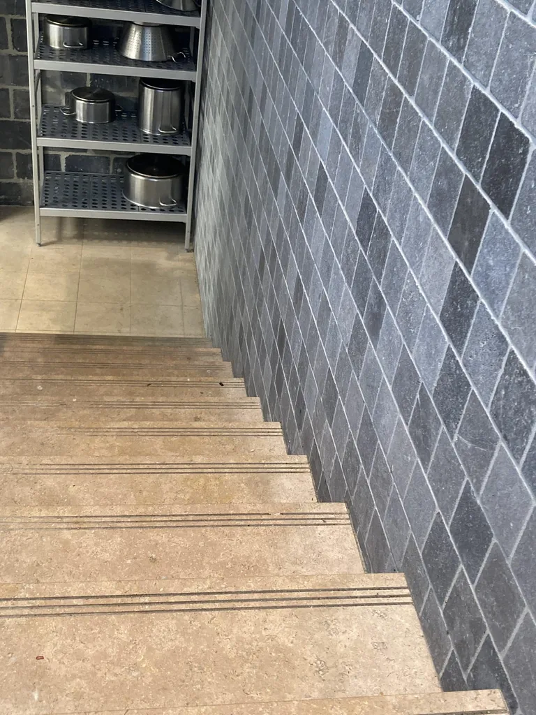 Marches et escaliers intérieurs 100% pierre naturelle