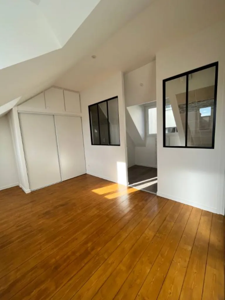 Situé au 109 rue des Carmes à Rouen