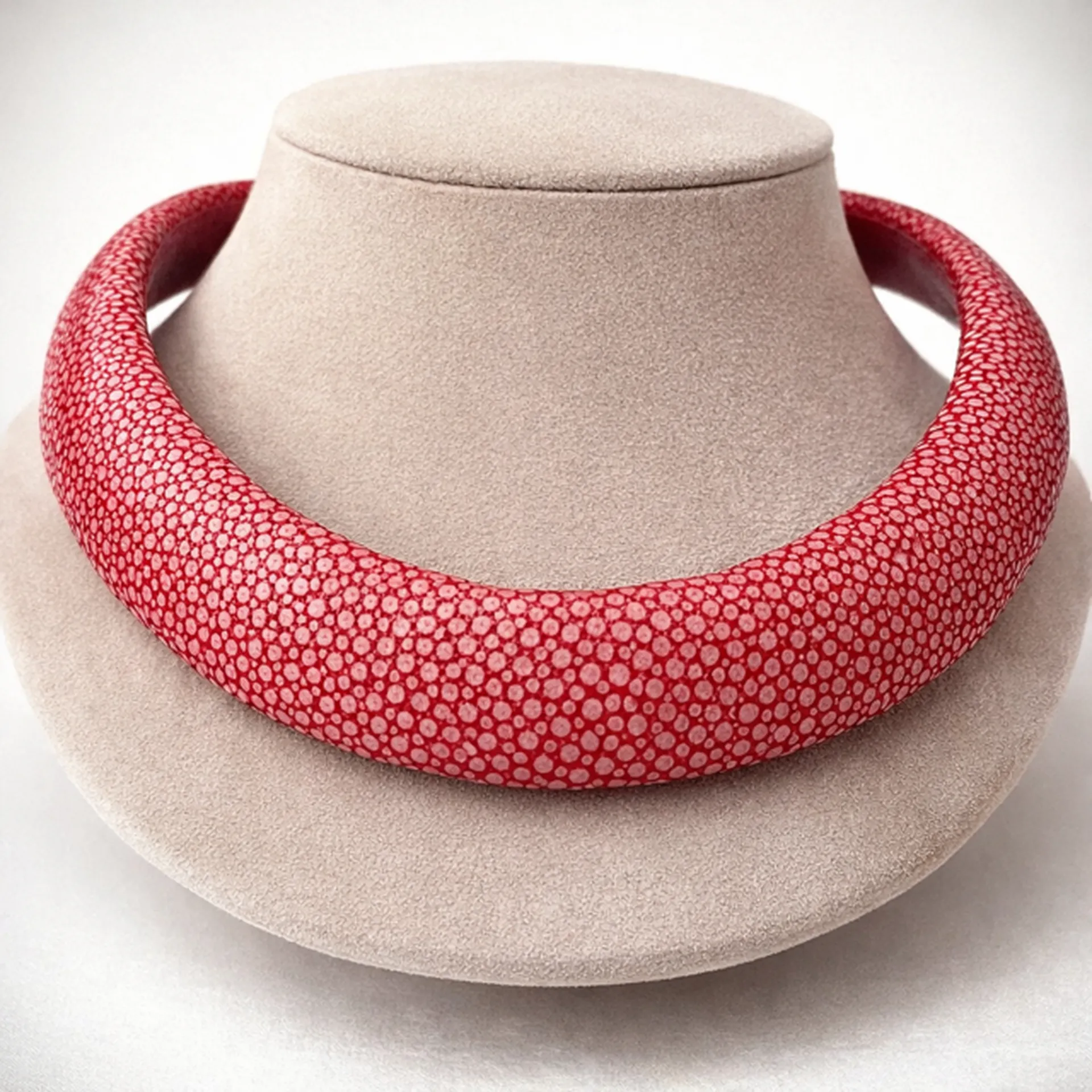 Collier tour de cou en galuchat véritable artisanal rose ou brun – Bijouterie Or Ligne La Teste de Buch Bassin d Arcachon