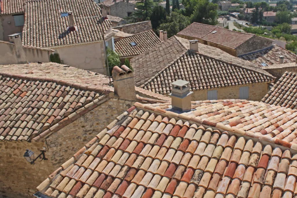Artisan couvreur pour tous travaux de toiture et charpente aux Pennes Mirabeau près de Marseille et dans les Bouches du Rhône