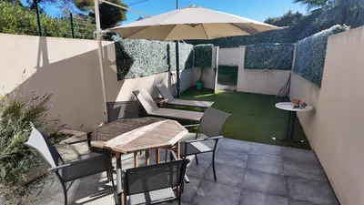 Les Issambres, rez-de-jardin lumineux: T2 de 46 m² avec terrasse 15 m², parking, proche plages, à 256 000 €