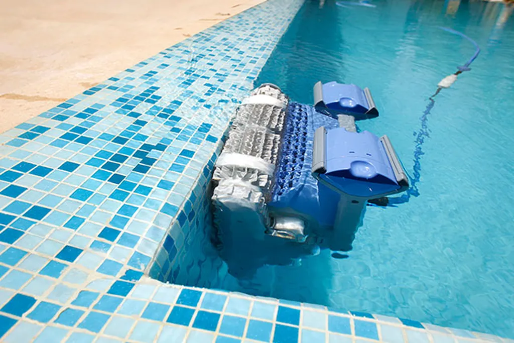 Robot de piscine - Dolphin M400 - Aquarev' Piscines - Valensole 04210