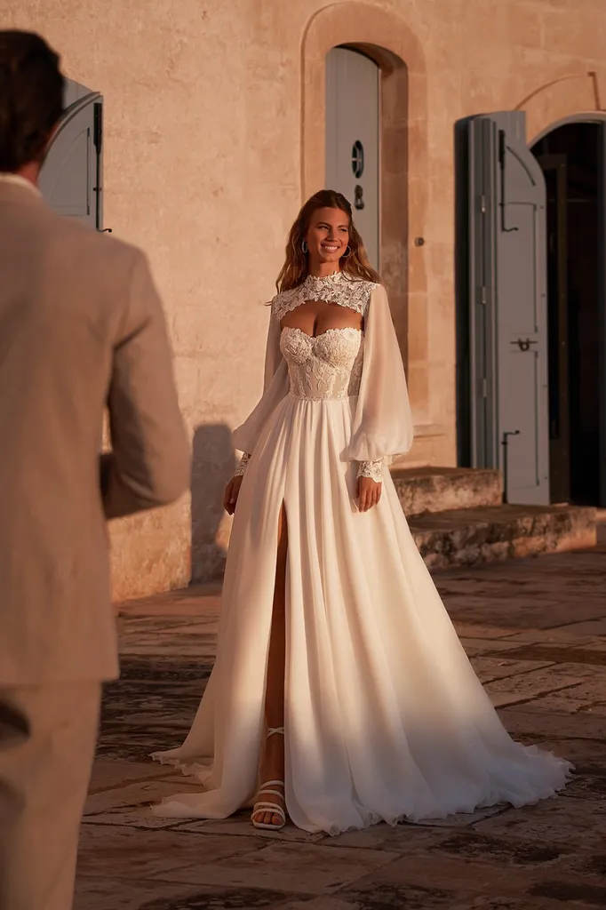 Robe de mariée bohème chic en mousseline et boléro Marseille