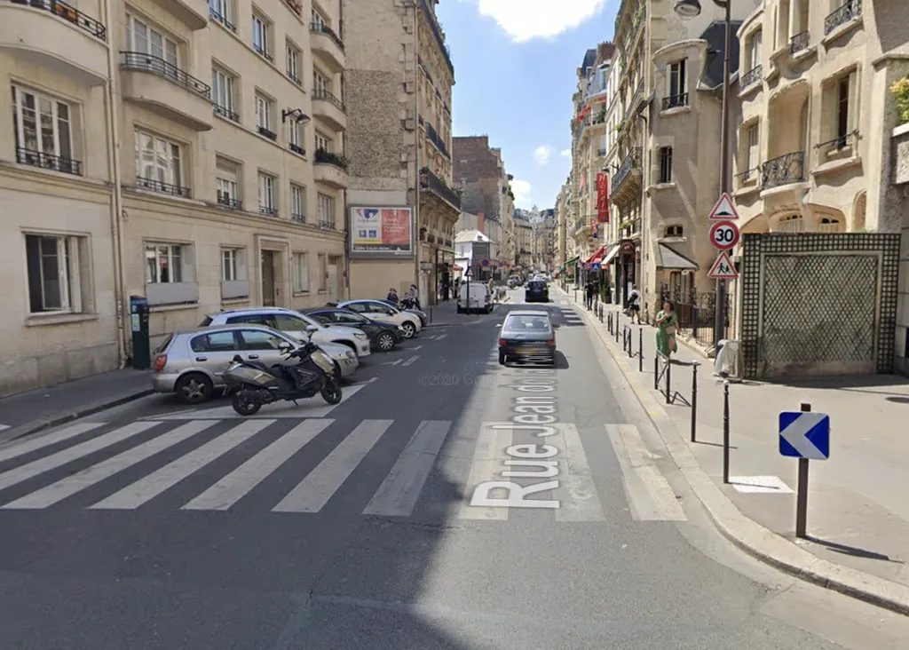 Location - Boutique 278 m², Jean De La Fontaine, Rue Jean de la Fontaine 75016 PARIS