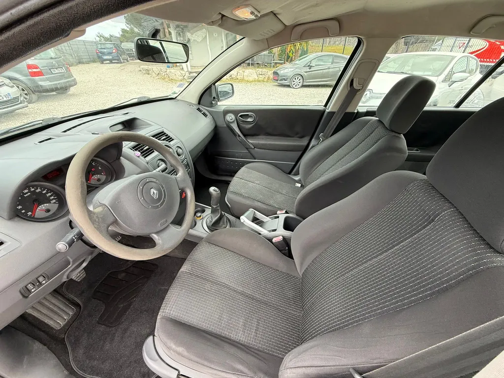REnaut Mégane II 1.4 98CV 5 Portes