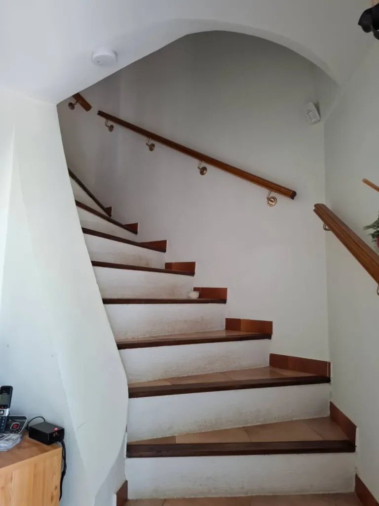 La situation de départ avant l'installation du fauteuil monte escalier OTOLIFT SMART à Marignane près de Marseille