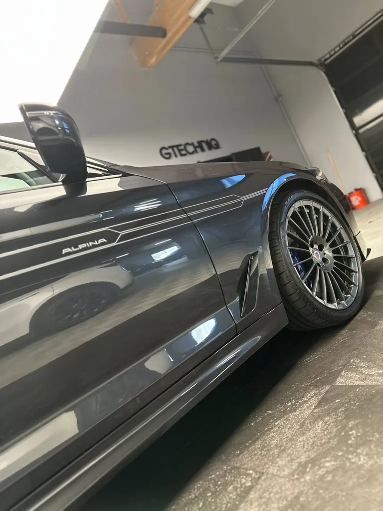 Lustrage sur une BMW Alpina B5 Touring 820 proche de Le Mans (72)
