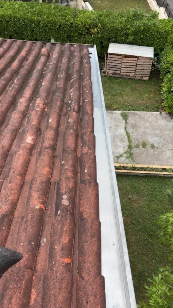 Après les travaux terminé d'une reprise de boiserie et création de rives en zinc sur une toiture à Bayonne, dans les Pyrénées-Atlantiques (64)