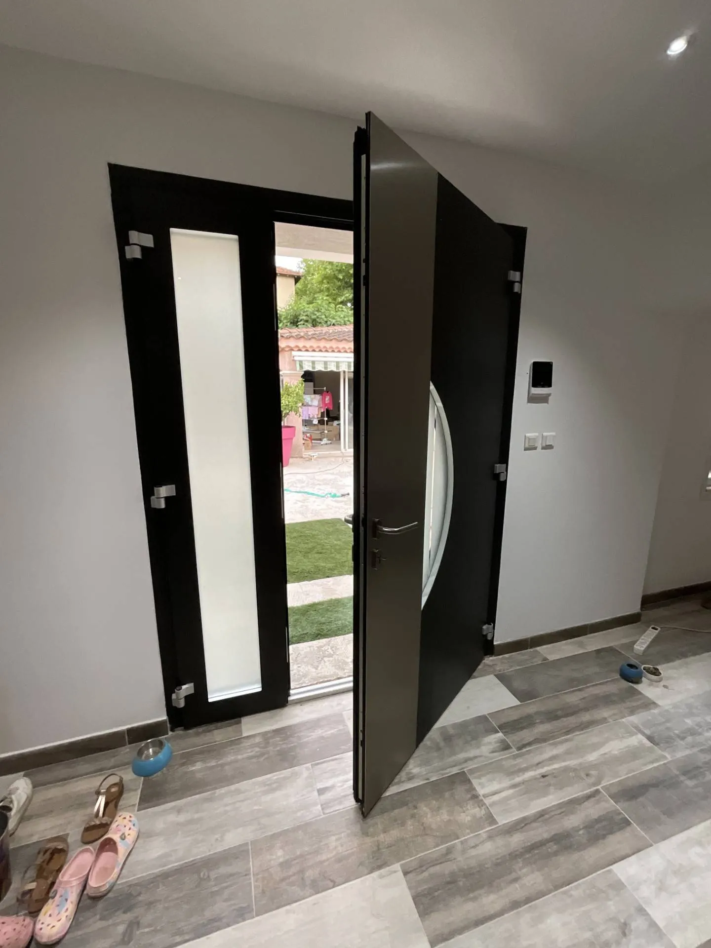 PORTE D'ENTREE EN ALUMINIUM A VENTABREN