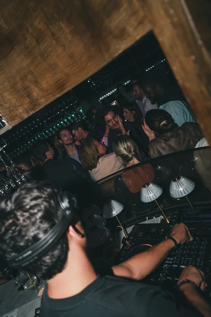 DJ pour événement à Toulouse soirée festive ou corporate : animation musicale sur mesure, son & lumière incluse