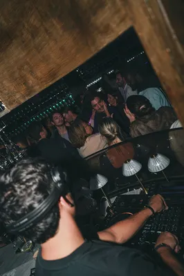 DJ pour événement à Toulouse soirée festive ou corporate : animation musicale sur mesure, son & lumière incluse