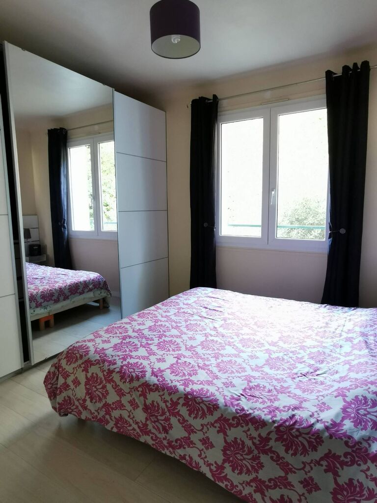 Appartement T3 Cassis dans petit immeuble au centre avec deux balcons et cave 