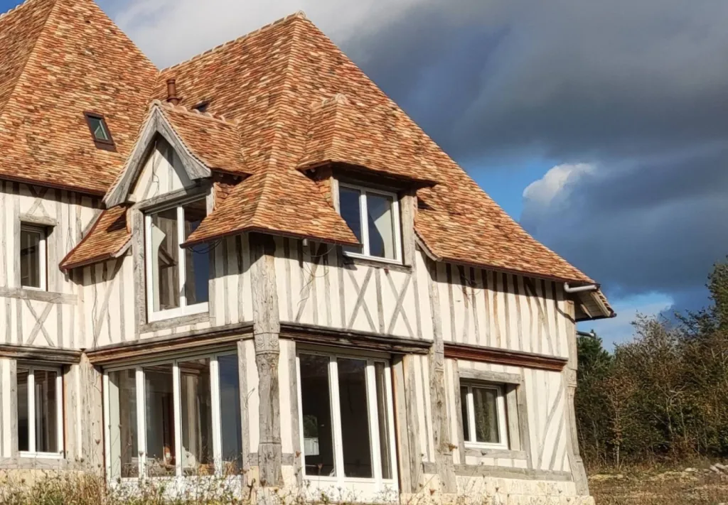 Restauration d'une maison ancienne en vieux colombages et vieilles pierres de récupération proche Rouen en Seine Maritime 76 Normandie